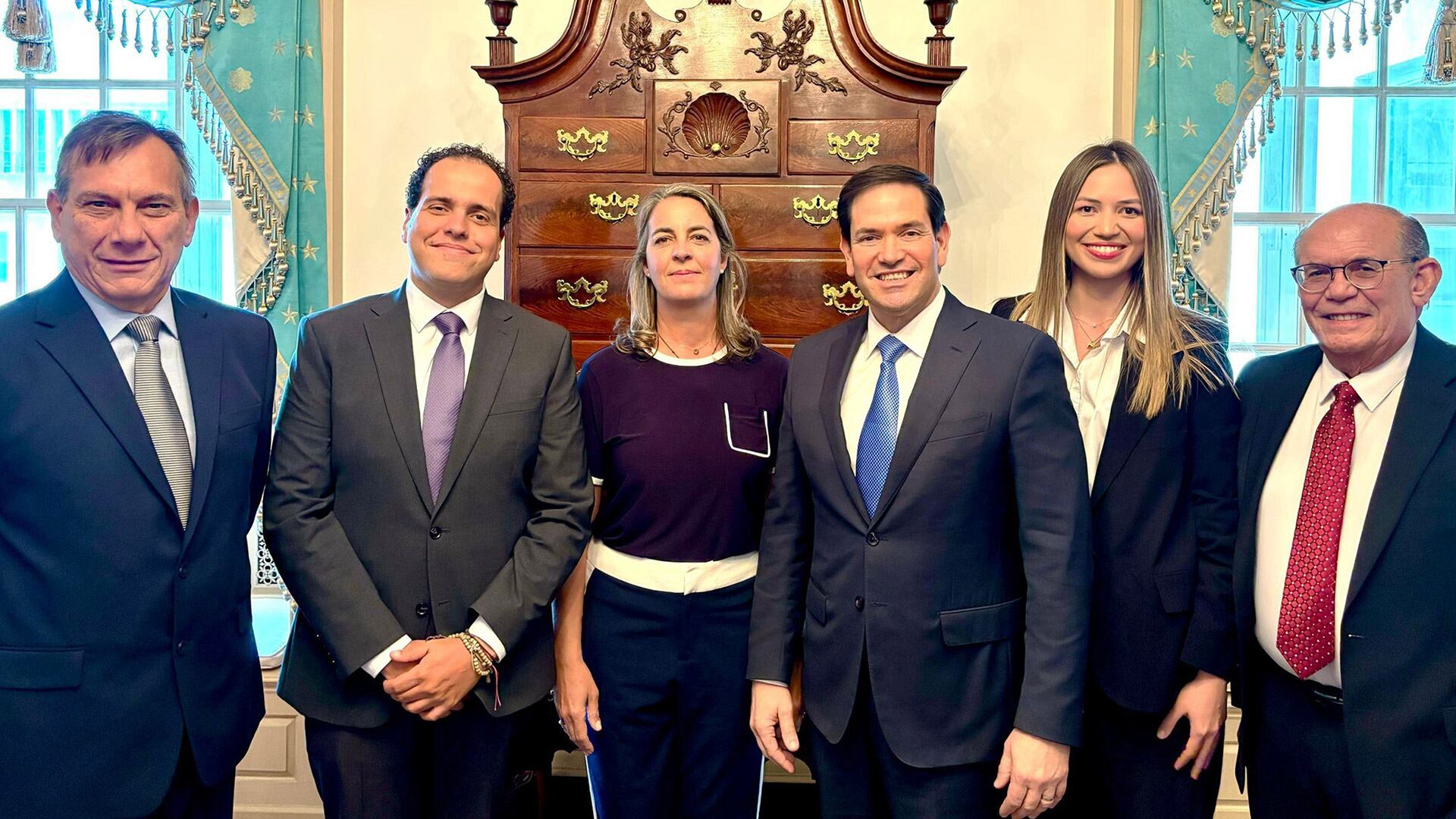 Marco Rubio se reunió con los cinco venezolanos que fueron rescatados de la embajada de Argentina en Caracas