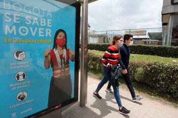 Carteles que promueven el distanciamiento