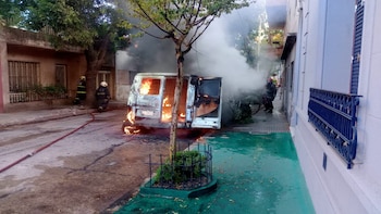 Una Renault Traffic terminó completamente