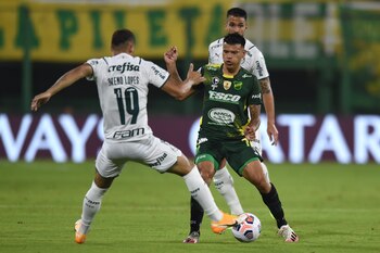 Walter Bou (d) de Defensa