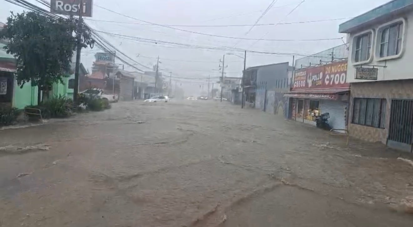 Las intensas lluvias del fin de semana provocaron más de 100 incidentes por inundación, principalmente en comunidades de Heredia, Escazú y Golfito.