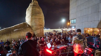 Música, escritores y teatro, entre