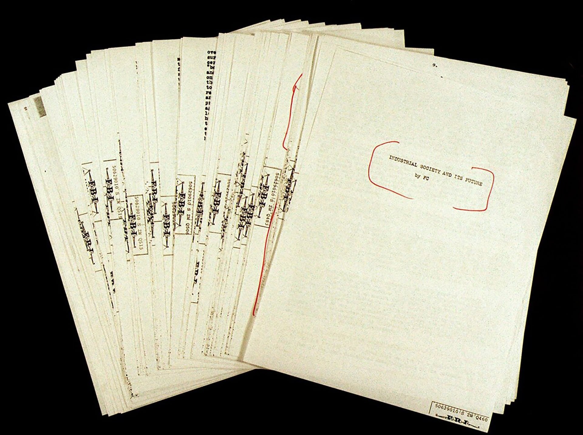 Ted Kaczynski se declaró culpable en 1998 para evitar la pena de muerte y murió en 2023 en una celda tras pasar décadas preso. En la foto el manifiesto escrito por Unabomber