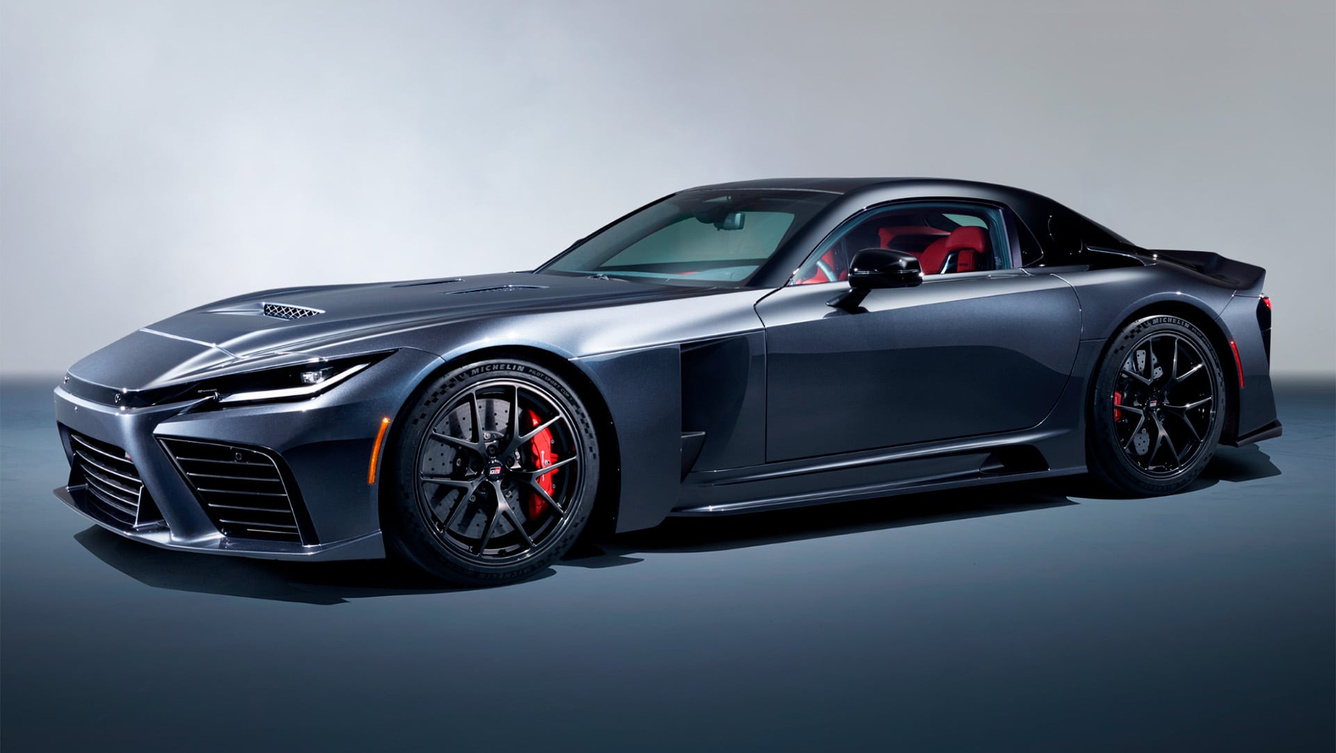 Toyota ya dio el primer paso este año al presentar el Toyota GR GT, un súper deportivo que tiene un motor híbrido V8 de 650 CV.