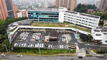 La mujer fue asesinada en un centro comercial en Medellín - crédito Google Maps