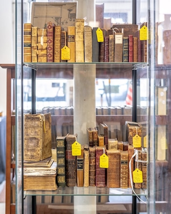 El Book Village Inn ofrece habitaciones temáticas dedicadas a autores célebres y amplía la experiencia literaria en los Catskills (@catskillsbooktrail)