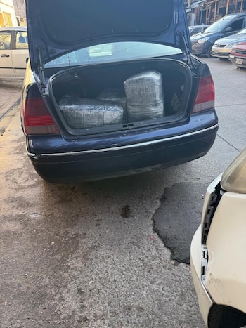 El operativo policial descubrió 142 ladrillos de marihuana ocultos en el baúl de un Volkswagen Bora