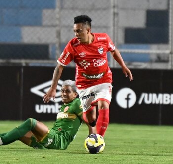 Christian Cueva viene sumando minutos