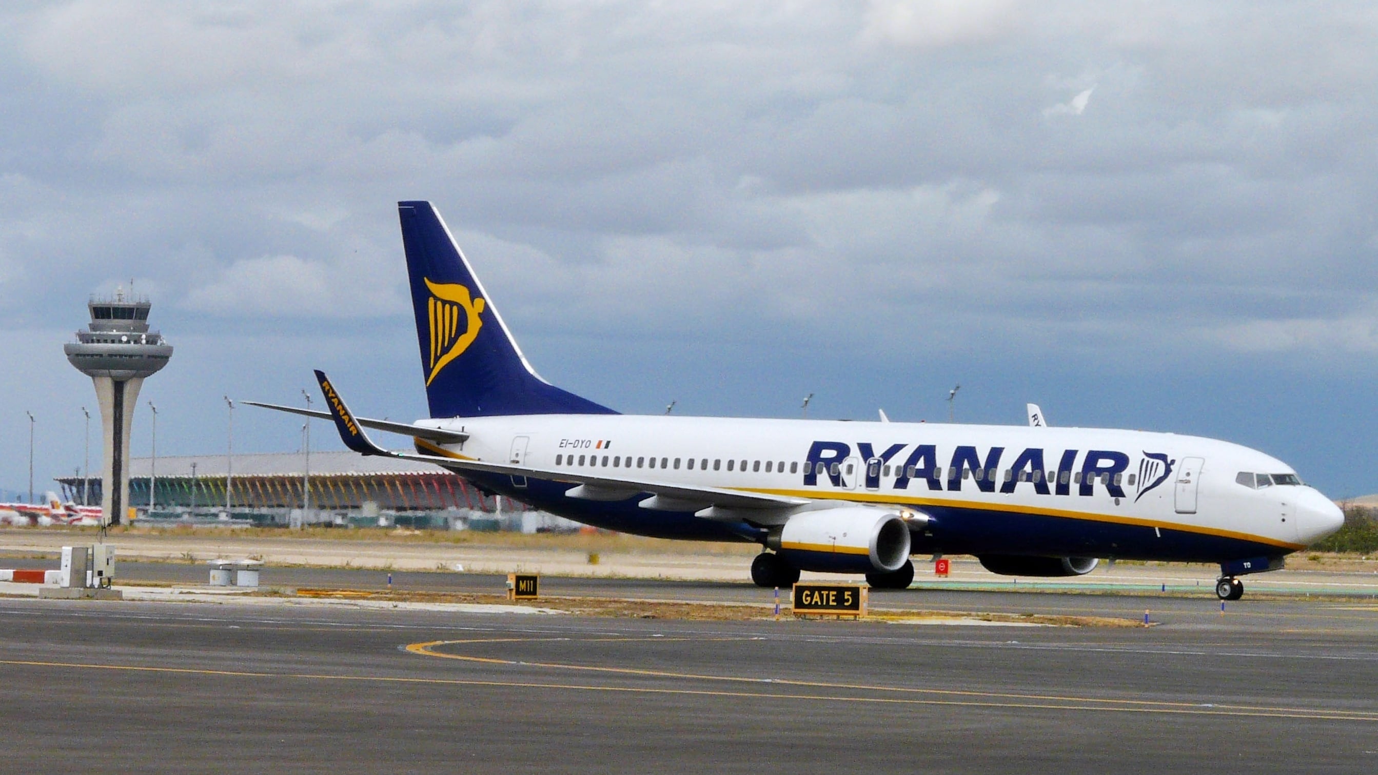 Restos de ave en el motor de un Boeing 737 explican la emergencia aérea sobre Grecia