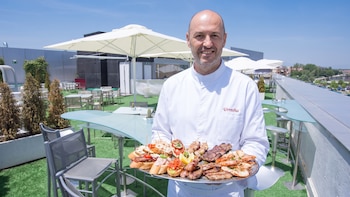 El chef vasco Íñigo Errechu pierde su batalla legal contra el municipio más rico de España: no podrá poner pérgolas en la terraza de su restaurante de Pozuelo