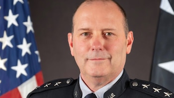Trump nomina al general Douglas Schiess para comandar la Fuerza Espacial del Ejército de EEUU