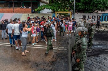 Fuerzas de seguridad se enfrentan