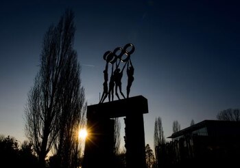 A statue representing people carrying