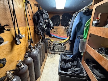 Zona de equipos de protección personal y seguridad. Cortesía: Fabricio Quirós