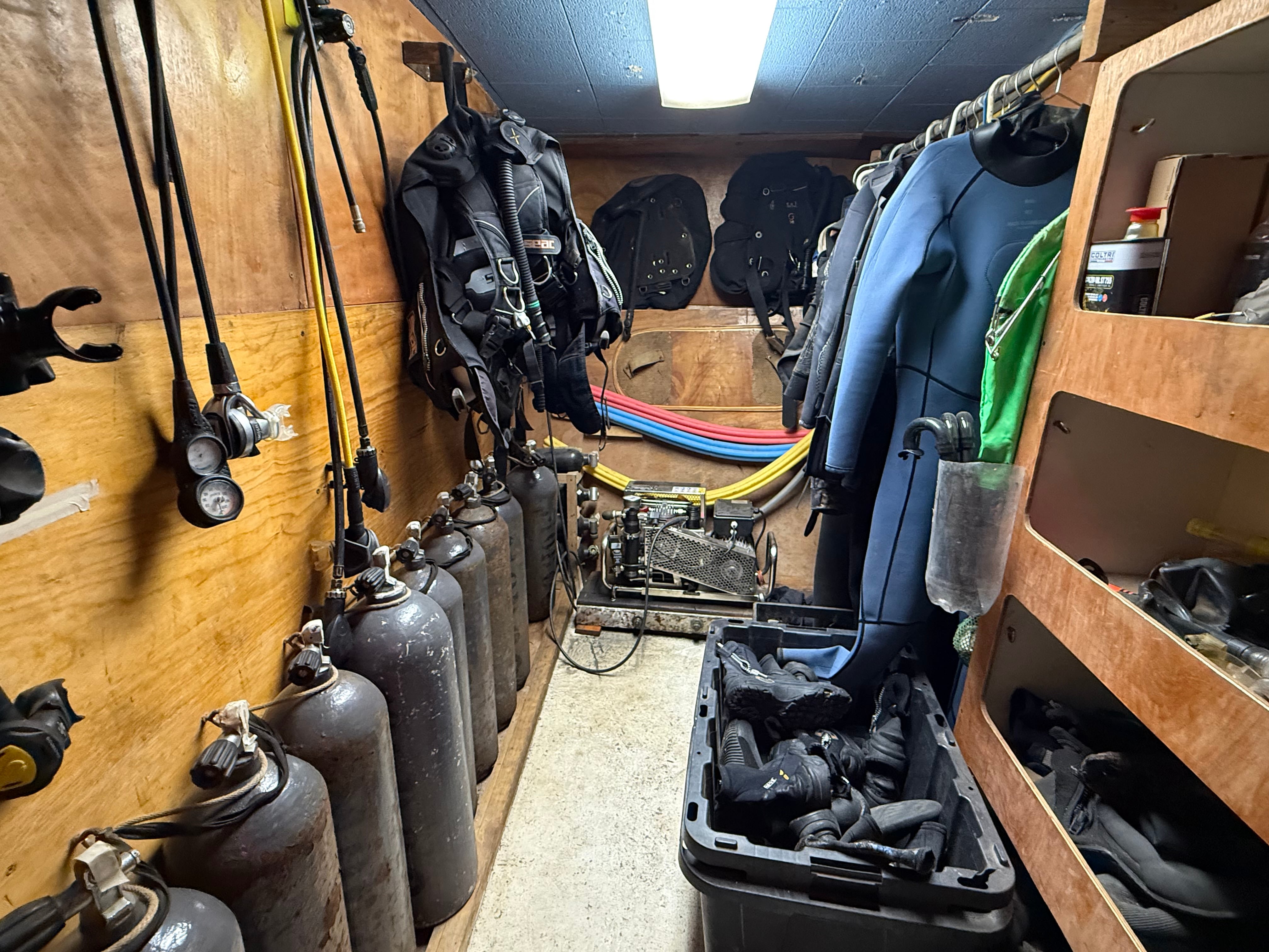 Zona de equipos de protección personal y seguridad. Cortesía: Fabricio Quirós