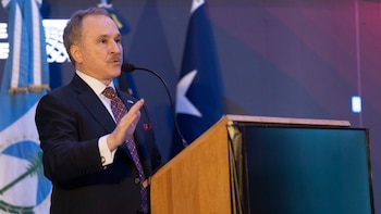 El embajador de Estados Unidos respaldó al Gobierno y anticipó USD 20.000 millones en inversiones hasta 2027
