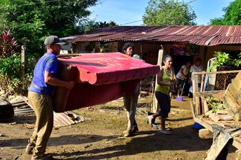 Vecinos de la comunidad de