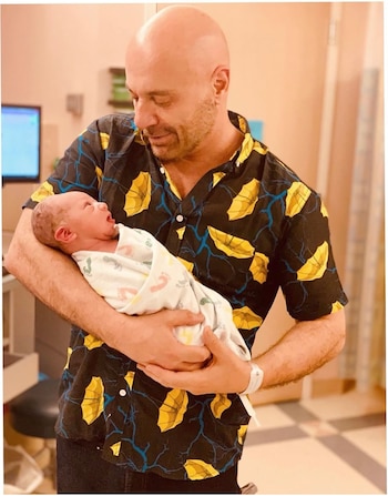 Germán Martitegui alza a Lautaro,