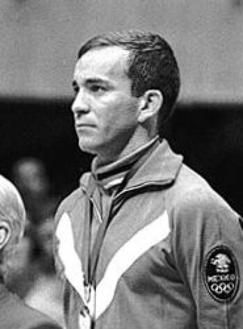 Álvaro Gaxiola recibe su medalla