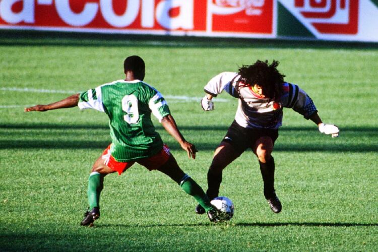 El gol de Milla a Colombia es uno de los más recordados en la historia de los mundiales - crédito AFP