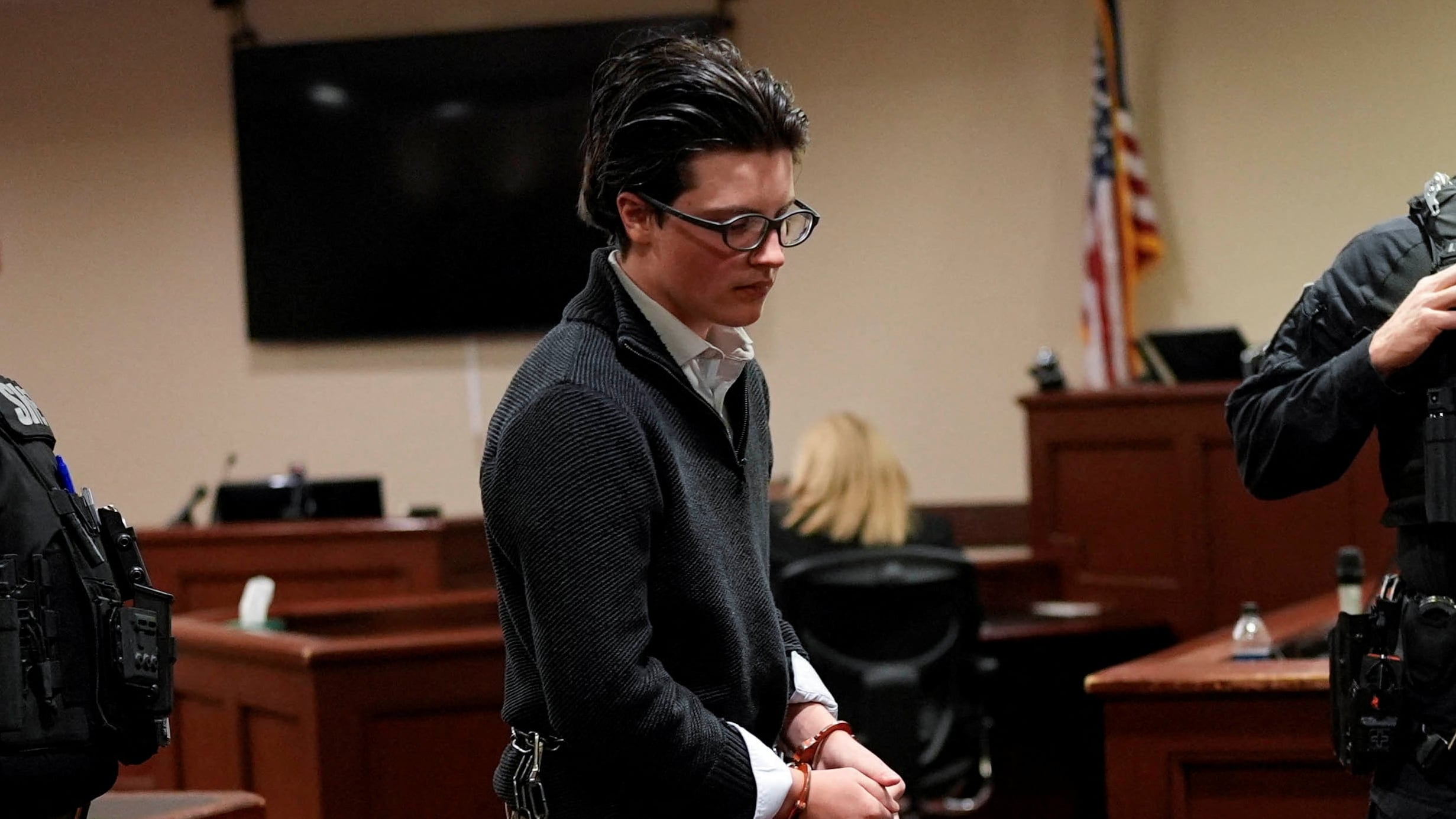 Adolescente se declara culpable de 55 cargos por el tiroteo en una escuela de Georgia