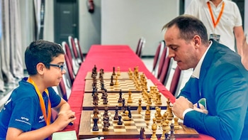Faustino y Vallejo analizando el