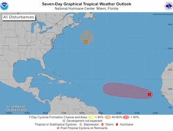 El Centro Nacional de Huracanes (NHC) de Miami vigila la perturbación AL96 en el Atlántico oriental, la cual posee un 70 % de probabilidad de convertirse en depresión tropical. (FOTO: NHC)