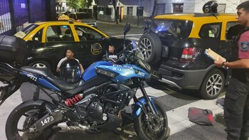 Los sospechosos tras ser detenidos.