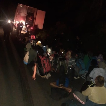 Guatemala.- Rescatados 126 migrantes de un contenedor abandonado en Guatemala.
Los gritos de auxilio y los golpes en las paredes del camión alertaron a las autoridades
POLITICA
POLICÍA NACIONAL CIVIL DE GUATEMALA