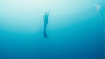 ‘Hombre de la Atlántida’: la fascinante historia de Ricardo Montans, “un hombre cayendo hacia el azul”
