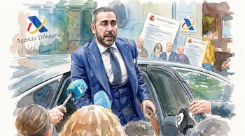 Ilustración en acuarela. Hombre con traje oscuro saliendo de un coche. Micrófonos de prensa. Fondo con logos y formularios de la Agencia Tributaria española.