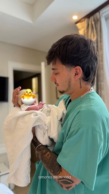 "Amores de mi vida", escribió