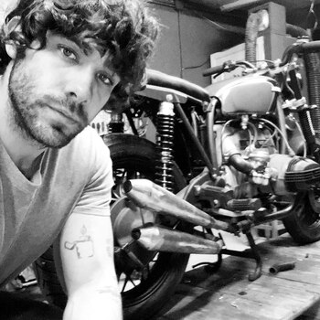 Armando Neva Naravareño y un