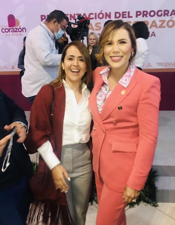 Fotografía de Quijada junto a la gobernadora Marina del Pilar. Crédito: Facebook - María Quijada