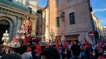 Miles de personas contemplan un año después el 'museo al aire libre' de la Procesión General de Valladolid