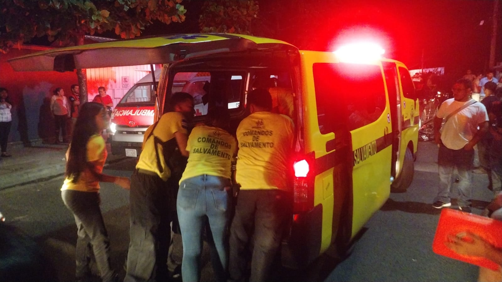 El número de personas lesionadas por accidentes de tránsito ha crecido un 25 % en comparación con el año anterior, según datos oficiales. (Foto: Comandos de Salvamento)