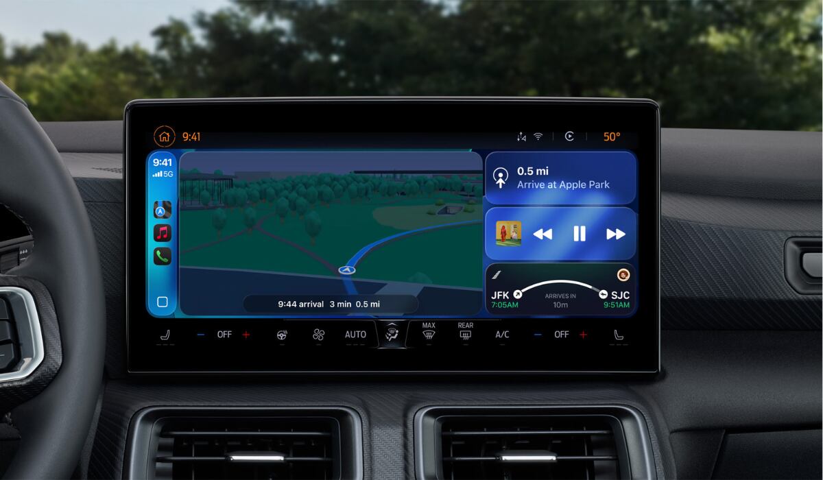 CarPlay ofrece una integración fluida y sencilla para quienes ya utilizan iPhone y otros productos Apple. (Apple)