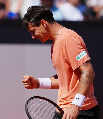 Puño apretado Camilo Ugo Carabelli, que fue de menos a más en el debut (Crédito: REUTERS/Aleksandra Szmigiel)