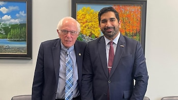 El embajador Roberto Lazzeri dialoga con Bernie Sanders sobre migración, comercio y derechos laborales