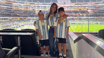 La foto familiar que subió Antonela Roccuzzo tras otro golazo de Lionel Messi en la victoria de Argentina ante Jordania en el Mundial