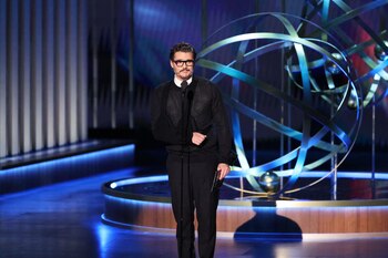 Pedro Pascal y un look