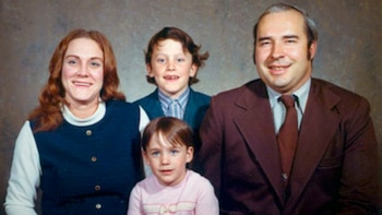 Dwyer, de 47 años, estaba