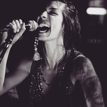 Entre festivales solidarios y fallos