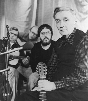 Aleksander Kulisiewicz cantó las canciones