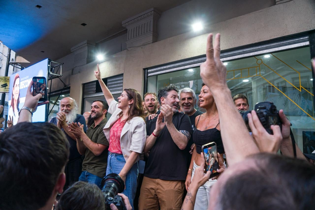 Mariel Fernández, Federico Otermín, Mayra Mendoza, Gustavo Menéndez, Leonardo Grosso, Emilio Pérsico, entre otros dirigentes durante el acto lanzamiento de la intendenta de Moreno