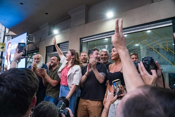 Mariel Fernández con dirigentes del peronismo bonaerense
