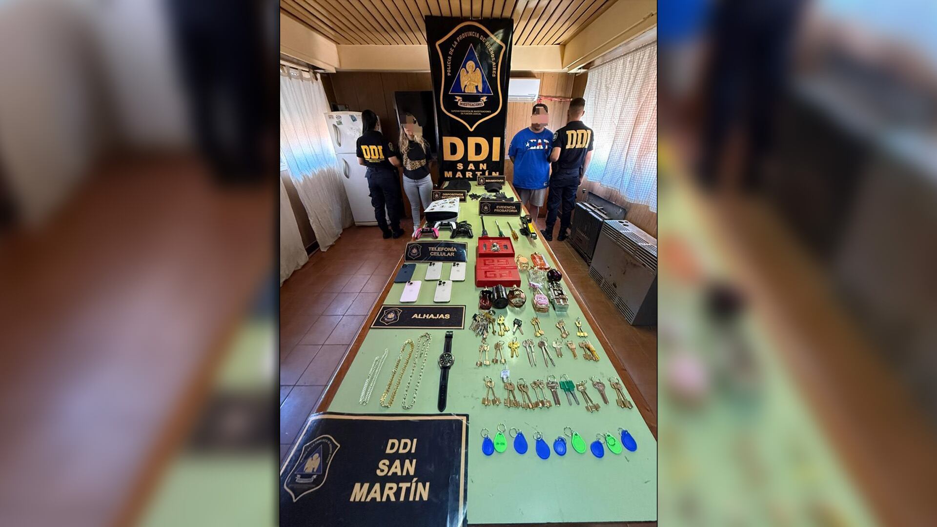 Algunos de los elementos secuestrados en los allanamientos