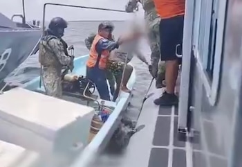 La SEMAR reafirmó su compromiso de mantener el estado de derecho en los mares y costas nacionales mediante la coordinación con autoridades federales como CONAPESCA, en el marco de la estrategia de combate a la pesca ilegal y la extracción no autorizada de recursos marinos.
Créditos: Captura de pantalla de redes