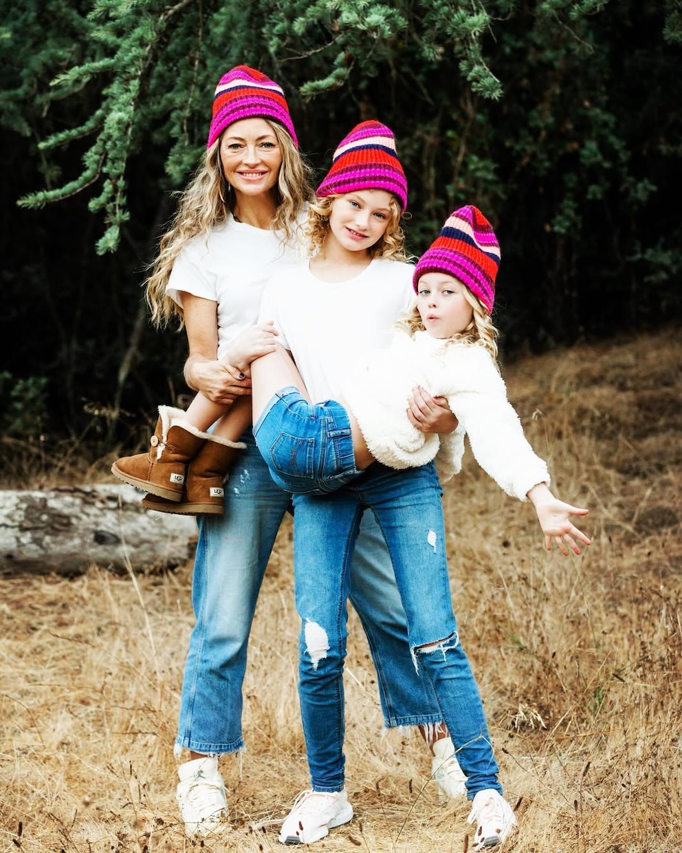 Rebecca Gayheart afirmou que suas filhas ainda estão decidindo se querem seguir seus passos como atrizes. (Instagram/Rebecca Gayheart)