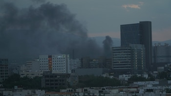 Incendio consume fábrica de papel